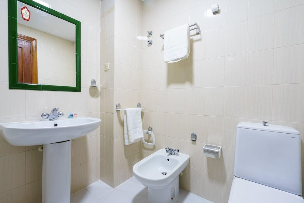 Oyo Hotel Costa Andaluza موتريل المظهر الخارجي الصورة