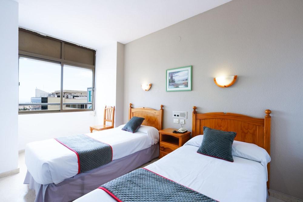 Oyo Hotel Costa Andaluza موتريل المظهر الخارجي الصورة