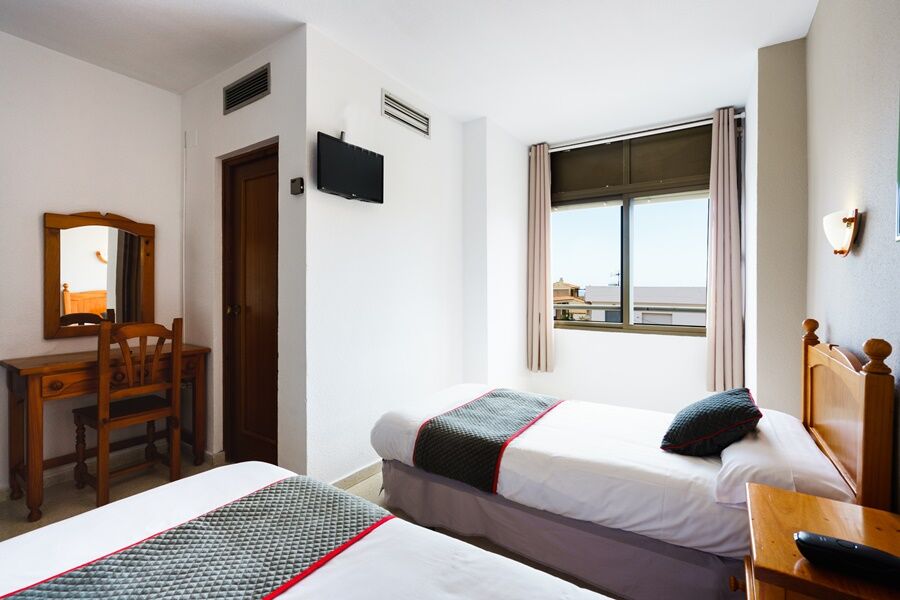 Oyo Hotel Costa Andaluza موتريل المظهر الخارجي الصورة